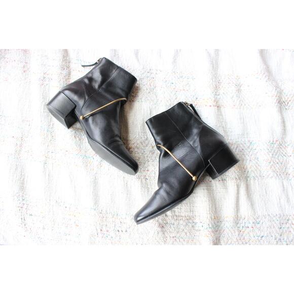 Freda Salvador Black Leather Metal Loop Stirrup Ornament Mid Heel Boots Size 7 - Picture 1 of 6